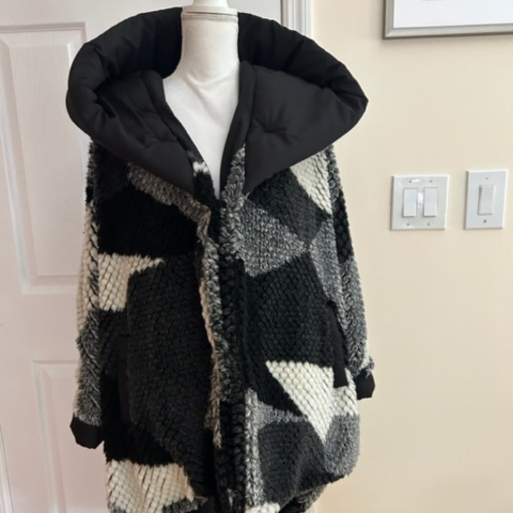 H4 ,OWERSIZED FUNKY JACKET BRAND NEW . Bestseller!